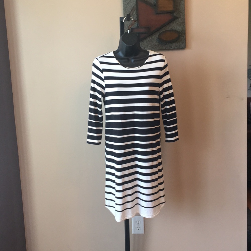 Black/White Knit quarter length sleeves